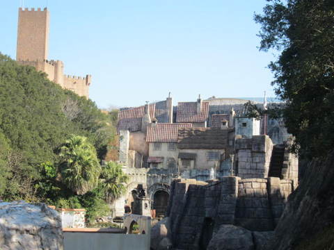 スペイン村・城と噴水２.JPG