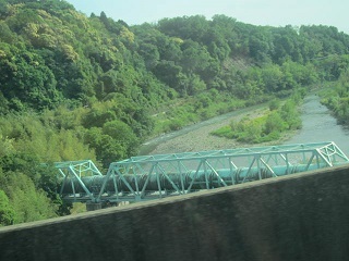 緑の山・川.JPG