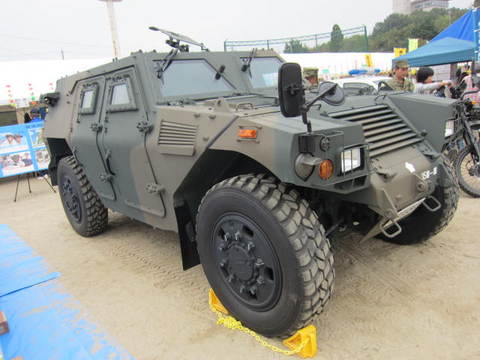 自衛隊・軽装甲車.JPG