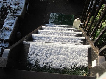 雪・階段.JPG