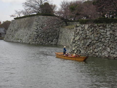 ２の６姫路城堀舟.JPG