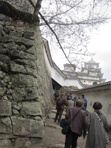 ２の７姫路城と石垣・２.JPG