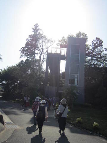 ４・エレべーター塔.JPG